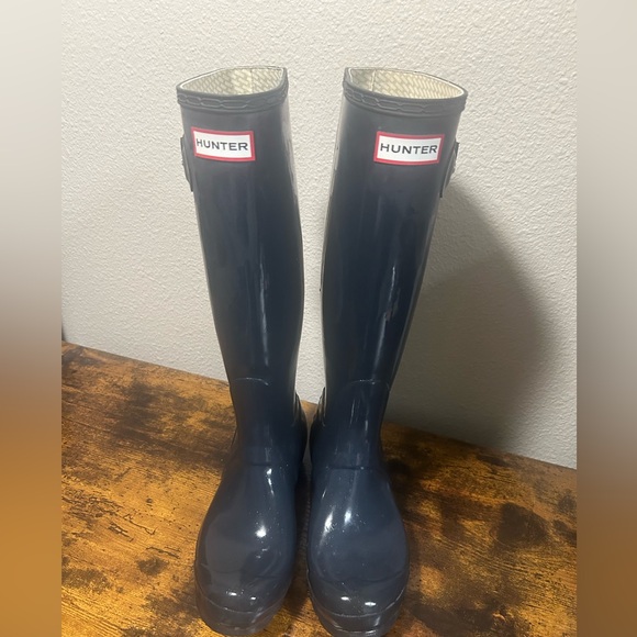 Hunter Shoes - Authentic Hunter Boots, Navy blue matte finish; Women’s Size 7.